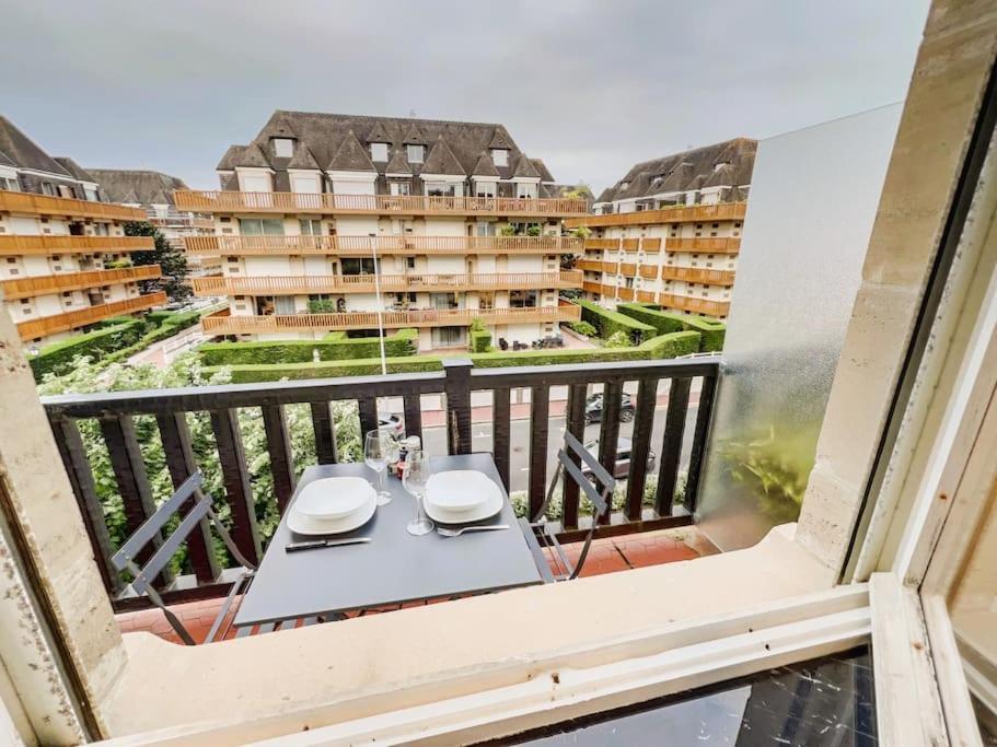 Deauville Triangle D'Or Proche Mer & Casino Aux Clefs Des Sacres Exterior photo